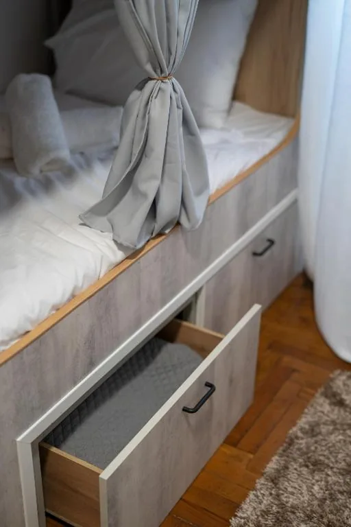 Cama en habitación compartida femenina de 6 camas — La posada