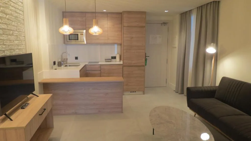 Apartamento Deluxe com jacuzzi — La Puerta de Nerja BOUTIQUE - Adults Recommended