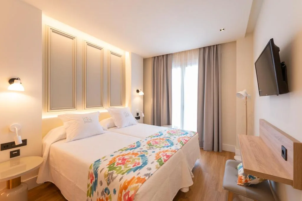Quarto Duplo Deluxe - 2 camas — La Puerta de Nerja BOUTIQUE - Adults Recommended
