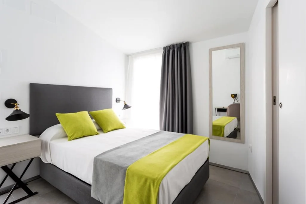 Quarto Duplo Pequeno — La Puerta de Palacio - Adults Only