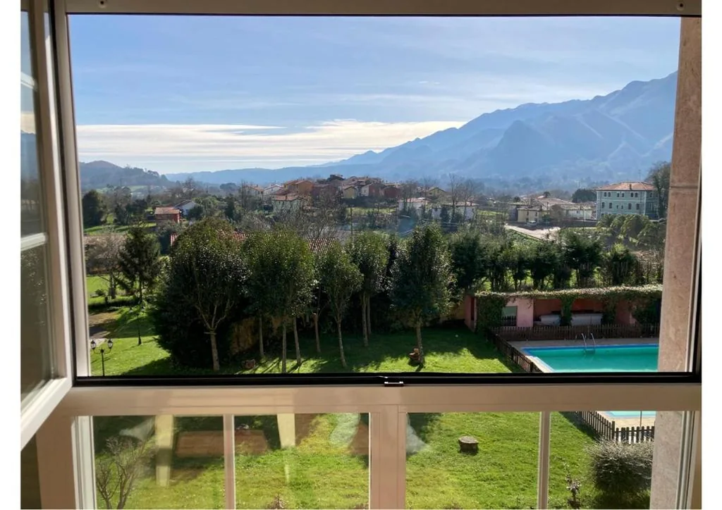 Habitación Familiar con vistas a la montaña — La Quintana del Cuera