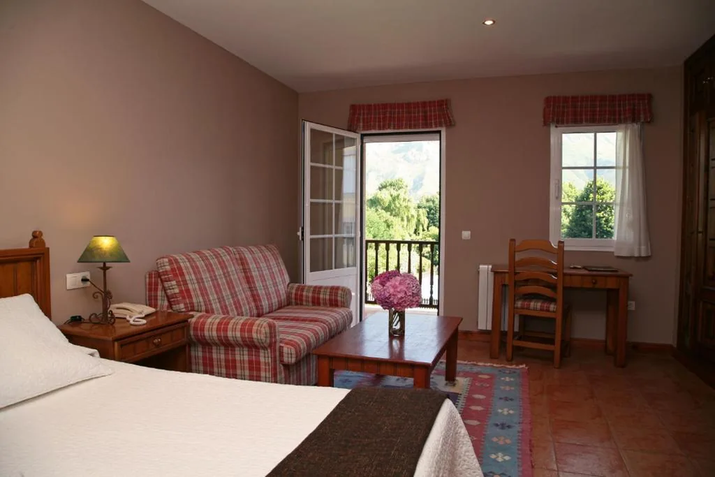 Habitación Triple con balcón — La Quintana del Cuera