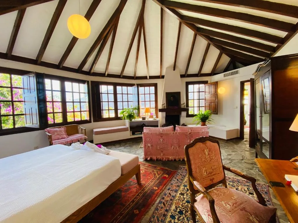 Deluxe Suite #1 with Sea View — La Rayuela Suites Boutique