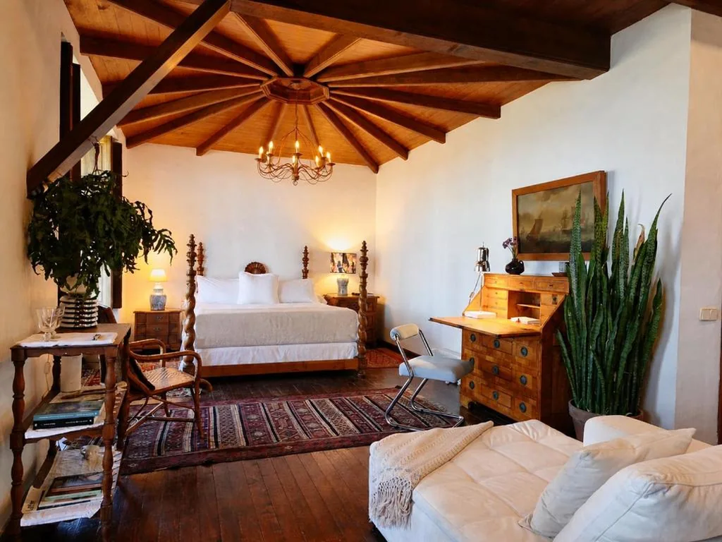 Suite Deluxe #4 con vistas al mar — La Rayuela Suites Boutique