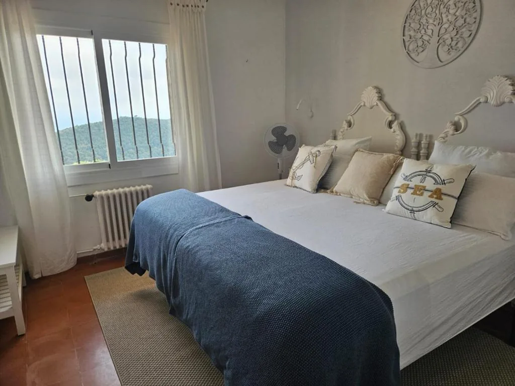 ダブルルーム－特大ダブルベッド1台 — La Roqueta Hotel
