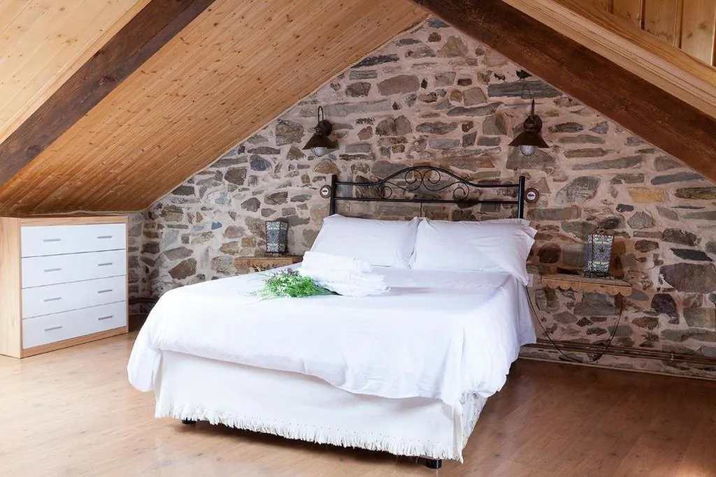 Chambre triple avec vue sur la montagne — La Rosa del Agua
