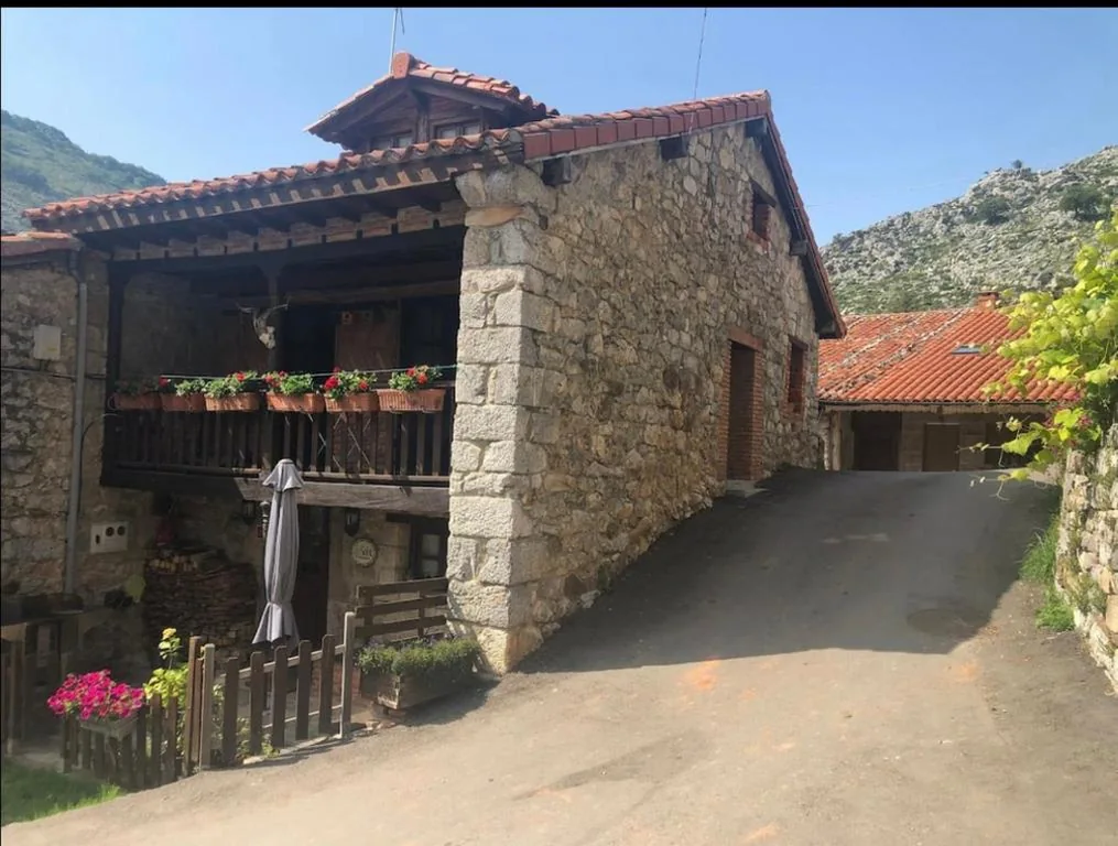Casa de 4 dormitorios — La Saleta