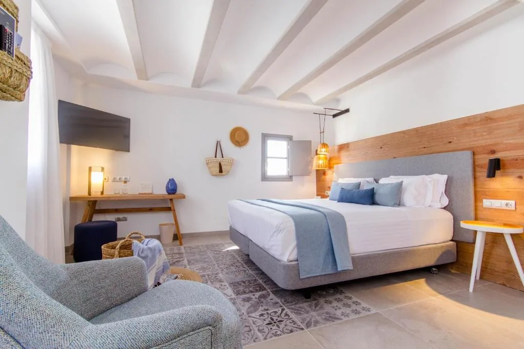 Habitación Doble Deluxe con vista lateral a la montaña — La Serena Boutique Hotel & Wellness - Altea