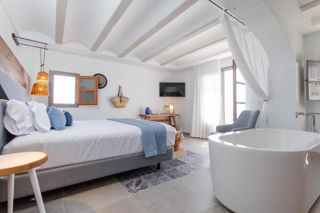 Suite Superior con bañera y terraza — La Serena Boutique Hotel & Wellness - Altea