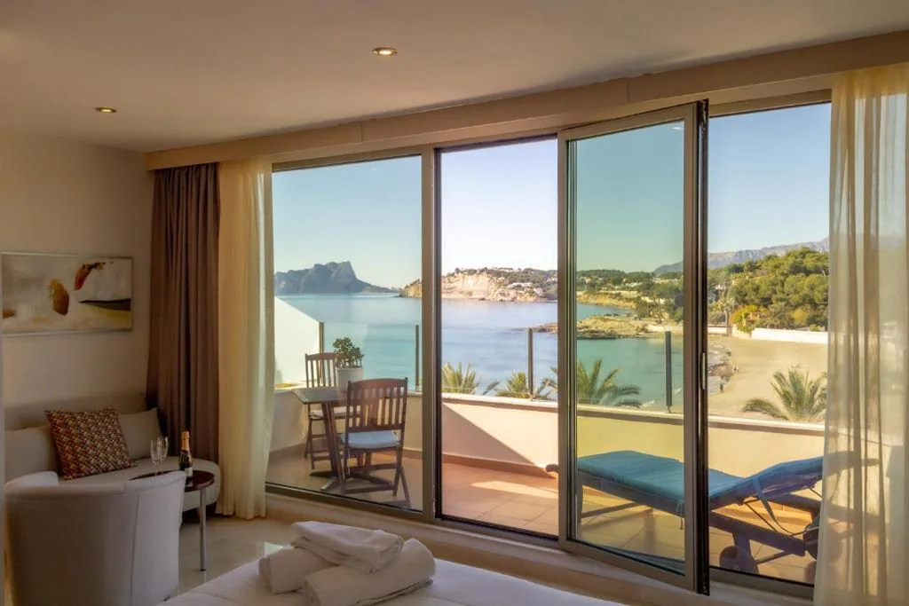 バルコニーと海の景色を望むDeluxeダブルルーム — La Sort Boutique Hotel