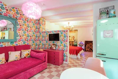 La Suite Años 50 La casa de Barbie Chimenea de leña — Foto 5