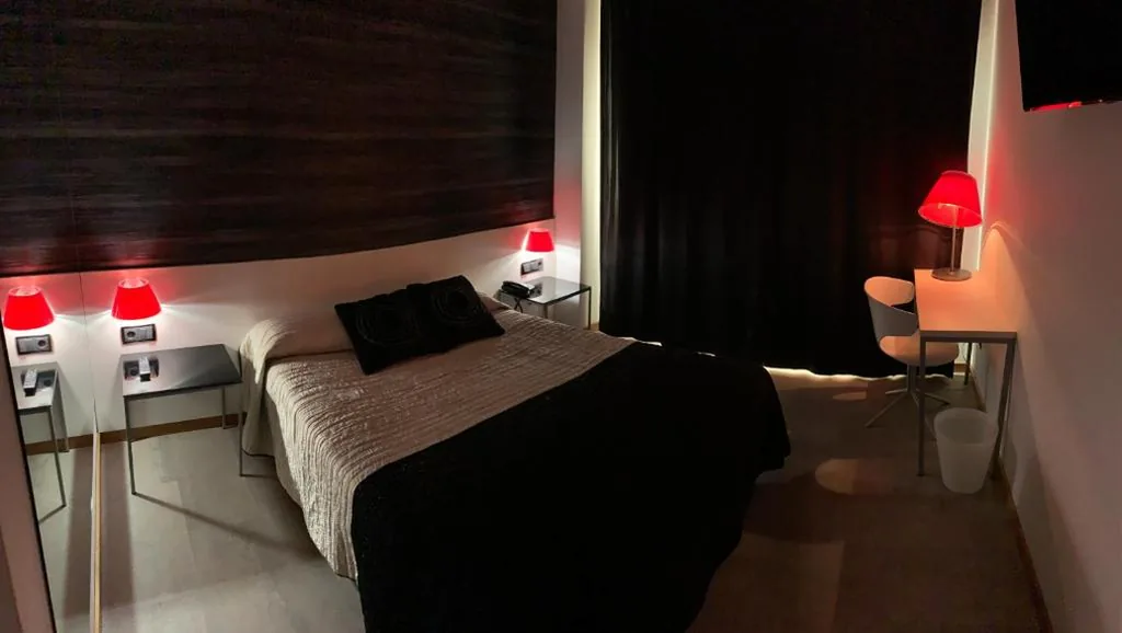 Camera matrimoniale con terrazza — La Suite Hotel