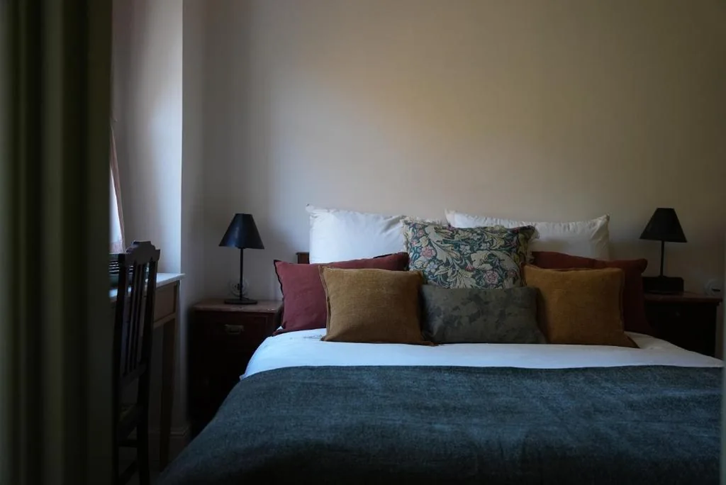 Tweepersoonskamer met eigen badkamer — La Torre Casa Modernista