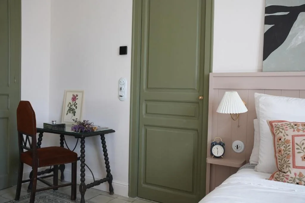 Tweepersoonskamer met eigen badkamer — La Torre Casa Modernista