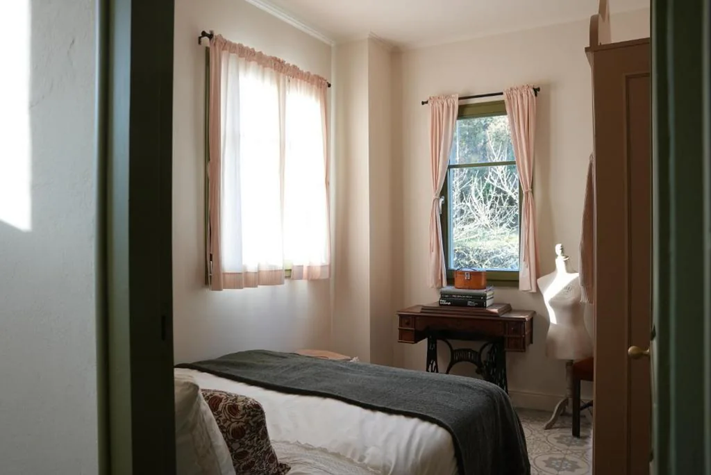 Eenpersoonskamer met eigen badkamer — La Torre Casa Modernista