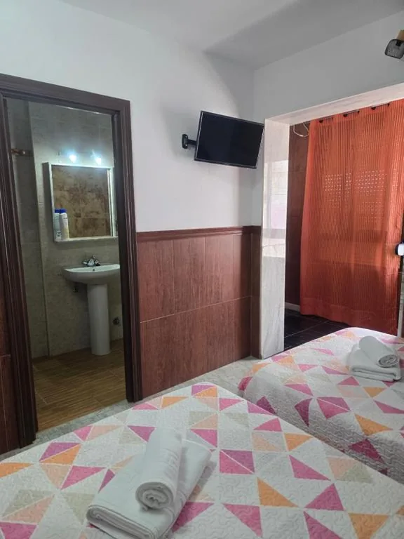 Chambre triple avec salle de bains privative — La Tortuga Lodging RoomS
