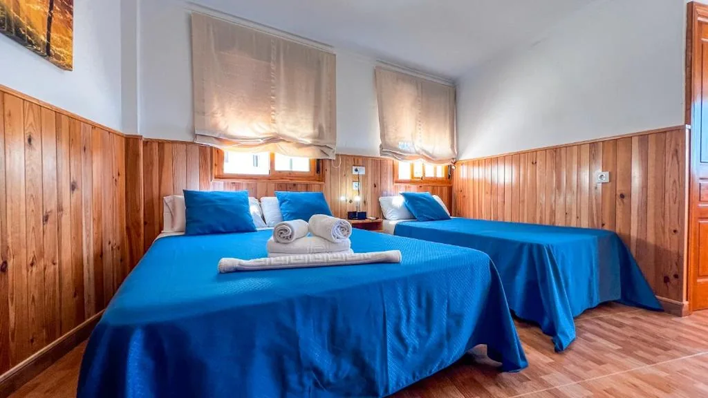 Camera Tripla con vista mare — La Tortuga Lodging Rooms