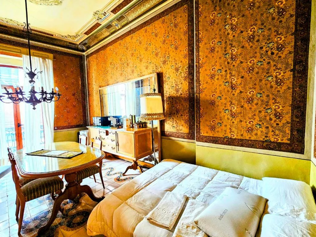Estudio con 1 cama grande — LA TRAVIATA - Buñol