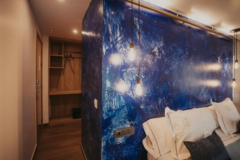 Suite Junior con balcón — La Trobada Hotel Boutique