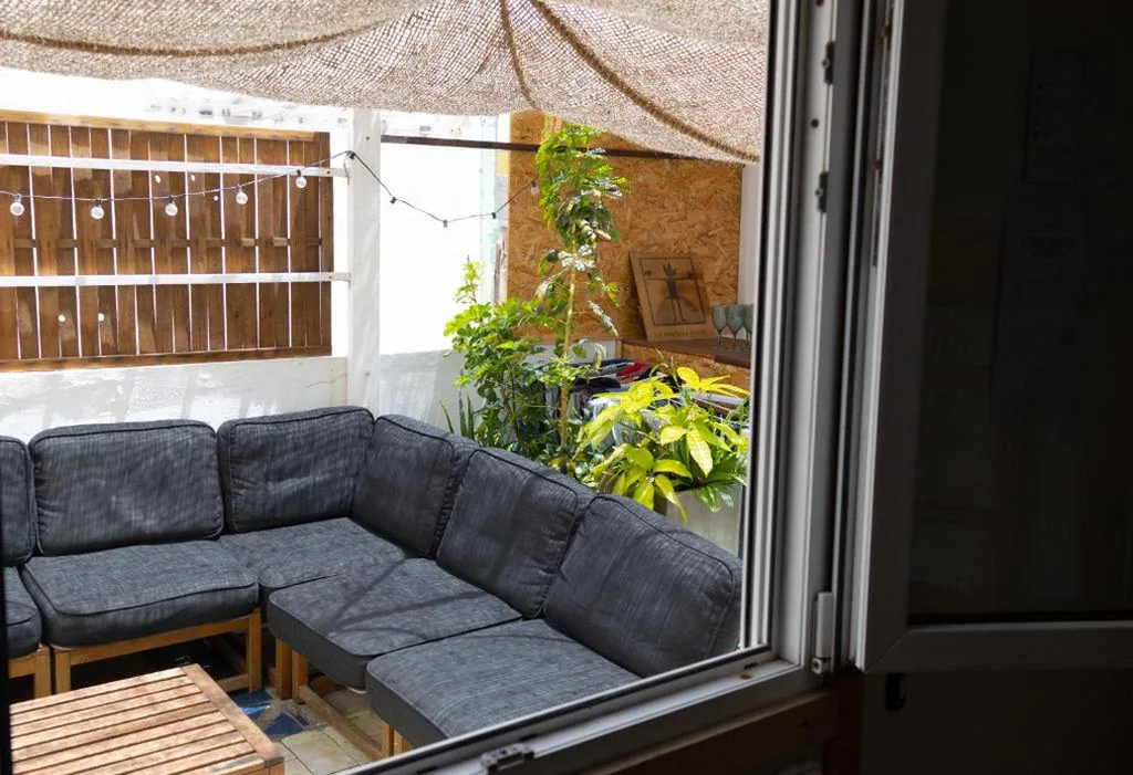 Cama en habitación compartida femenina de 6 camas — La Ventana Azul Surf Hostel