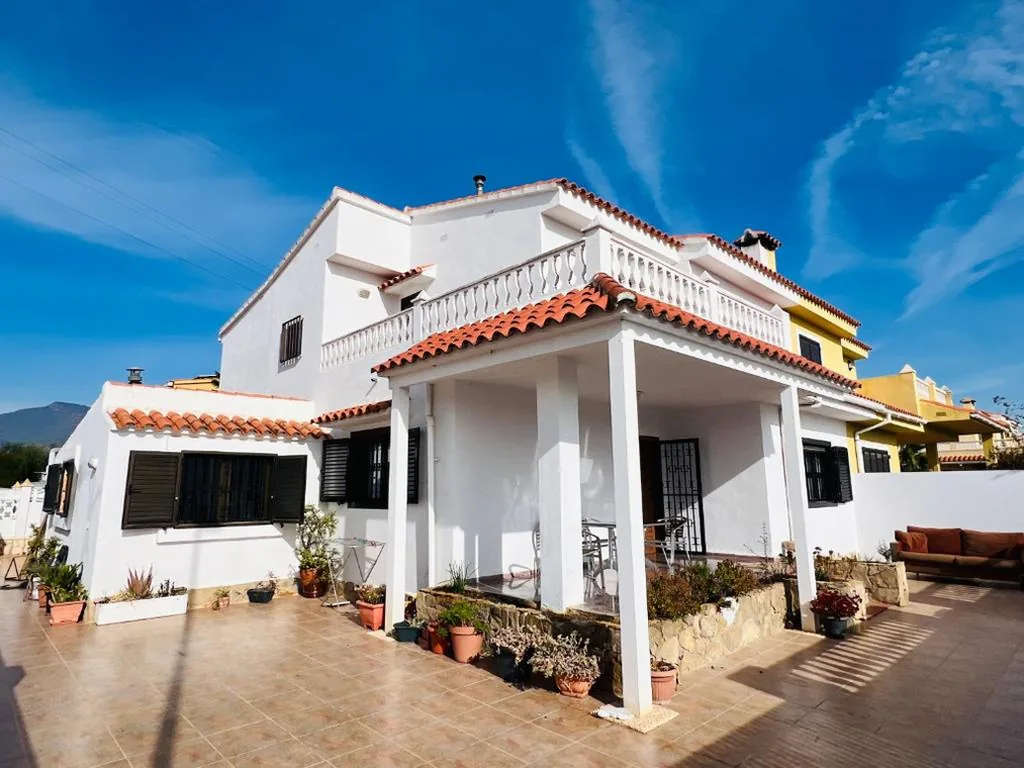 Villa — La Villa
