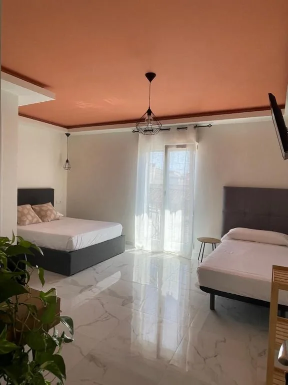Habitación Triple con balcón — La Villa del Sastre
