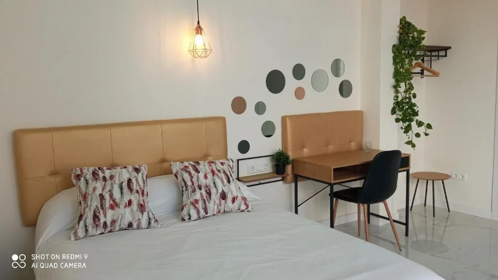 Habitación Triple con vistas a la piscina — La Villa del Sastre