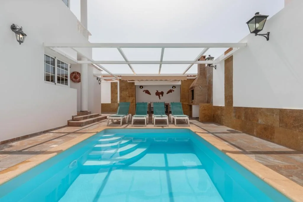 Villa — La Villa