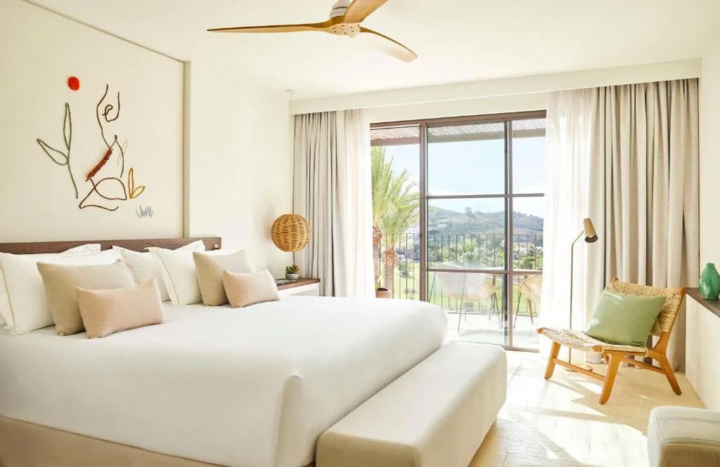 Deluxe高尔夫景观客房－特大床 — La Zambra Resort Mijas - Marbella - The Unbound Collection by Hyatt