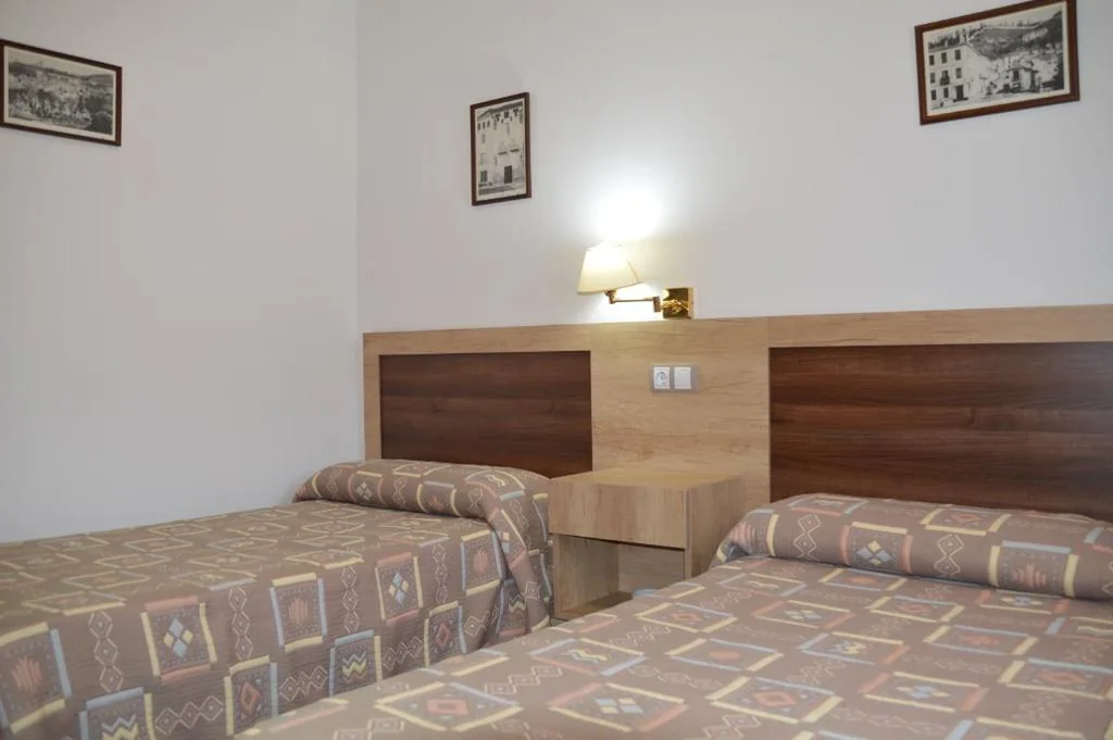 Standard-Doppelzimmer — LABELLA - Hostal Rural Restaurante