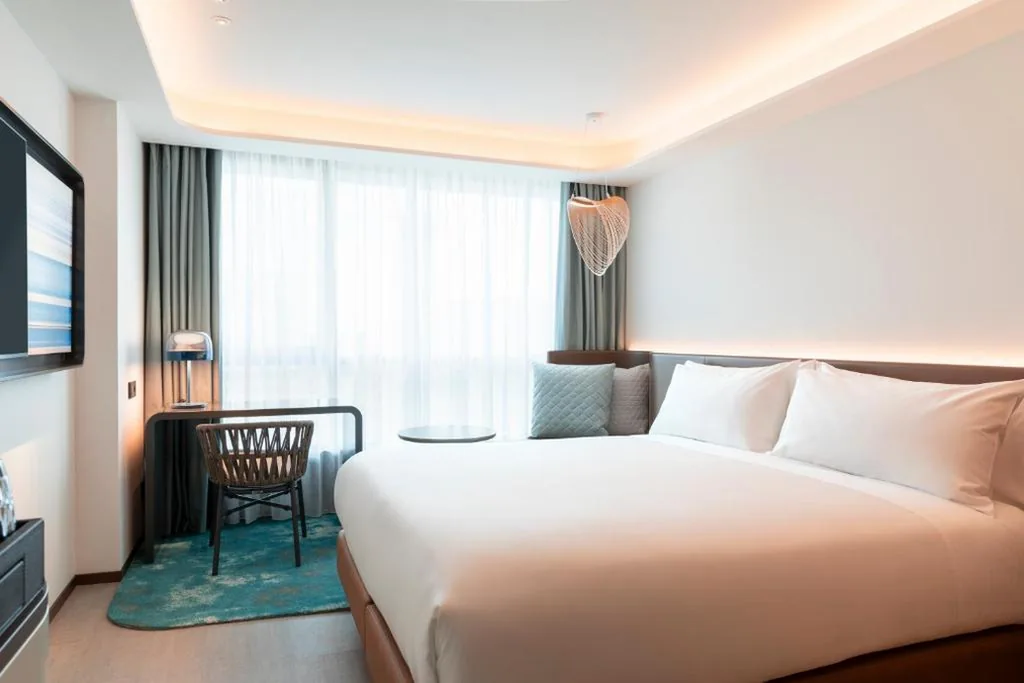 Habitación Estándar - Cama extragrande — Labtwentytwo - Lab22, a Tribute Portfolio Hotel by Marriott