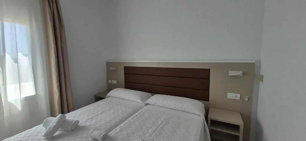 Habitación Doble Económica - 2 camas - Sin balcón — Lago Playa