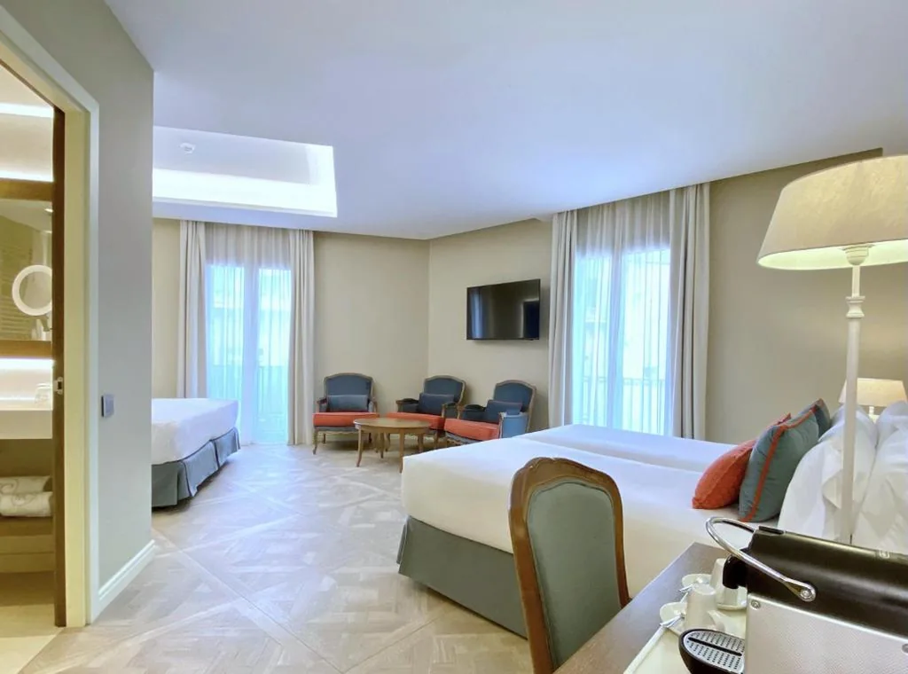 Camera familiare Classic Superior — Lamaro Hotel Barcelona - Preferred Hotels & Resorts - Lifestyle Collection