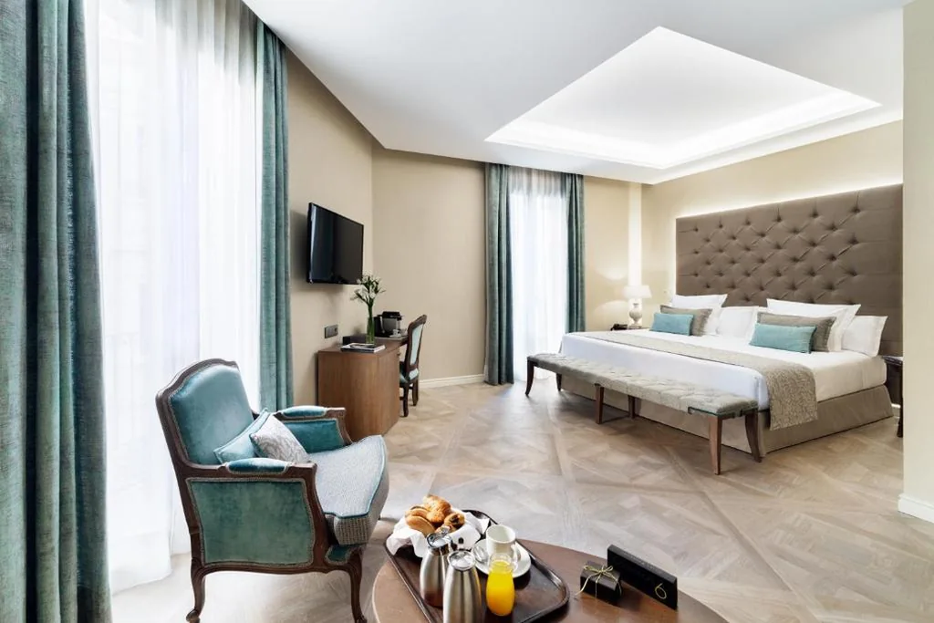 Camera Tripla Superior di design — Lamaro Hotel Barcelona - Preferred Hotels & Resorts - Lifestyle Collection