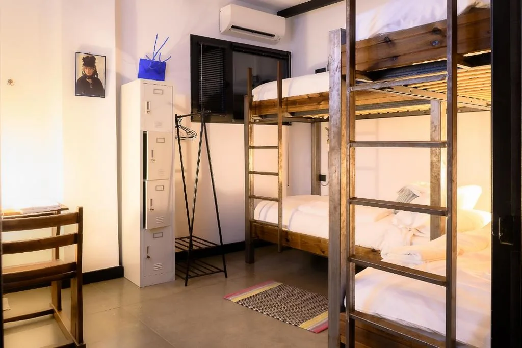 Vierbettzimmer mit eigenem Bad — LaNave