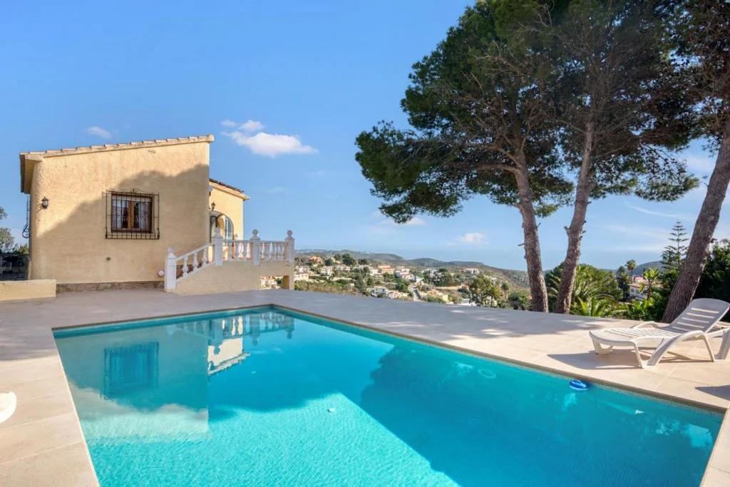 Villa avec vue sur la mer — Landhaus Mit Pool Und Spektakulren