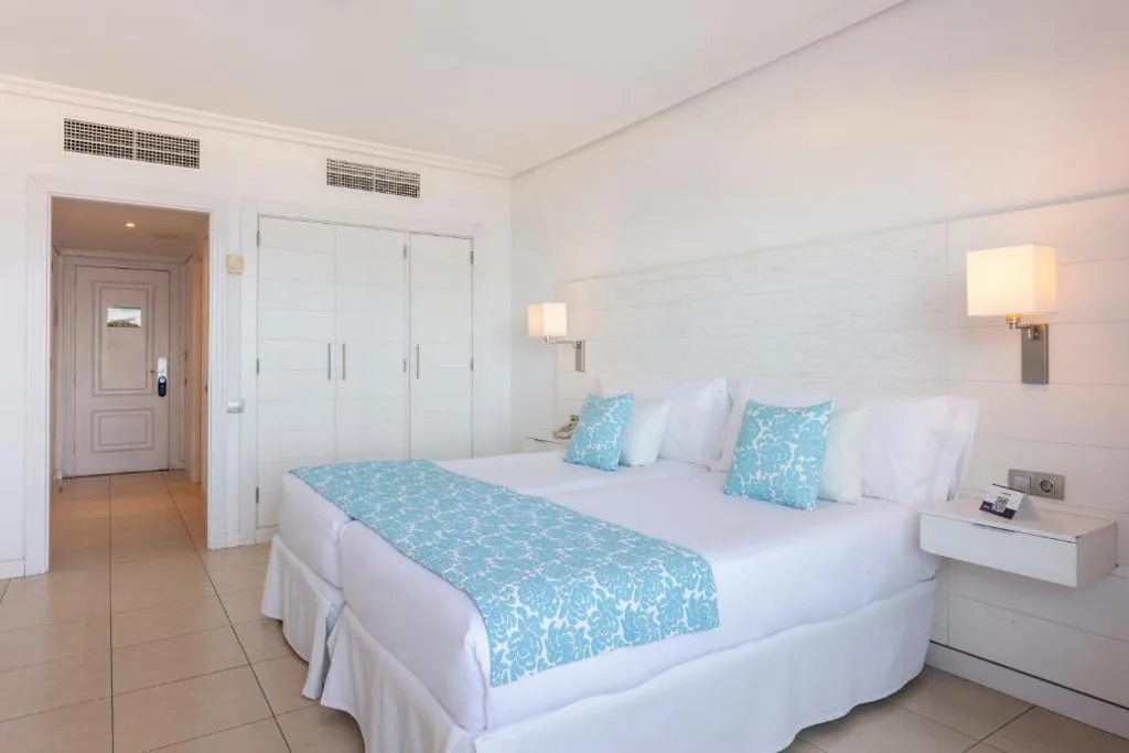 Habitación Doble (2 adultos) — Landmar Costa los Gigantes Family Resort