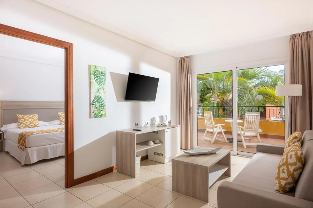 Suite con vistas al jardín (2 adultos + 2 niños) — Landmar Costa los Gigantes Family Resort