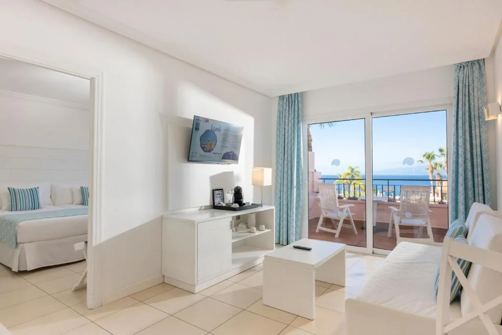 Suite con vistas al mar (2 adultos) — Landmar Costa los Gigantes Family Resort