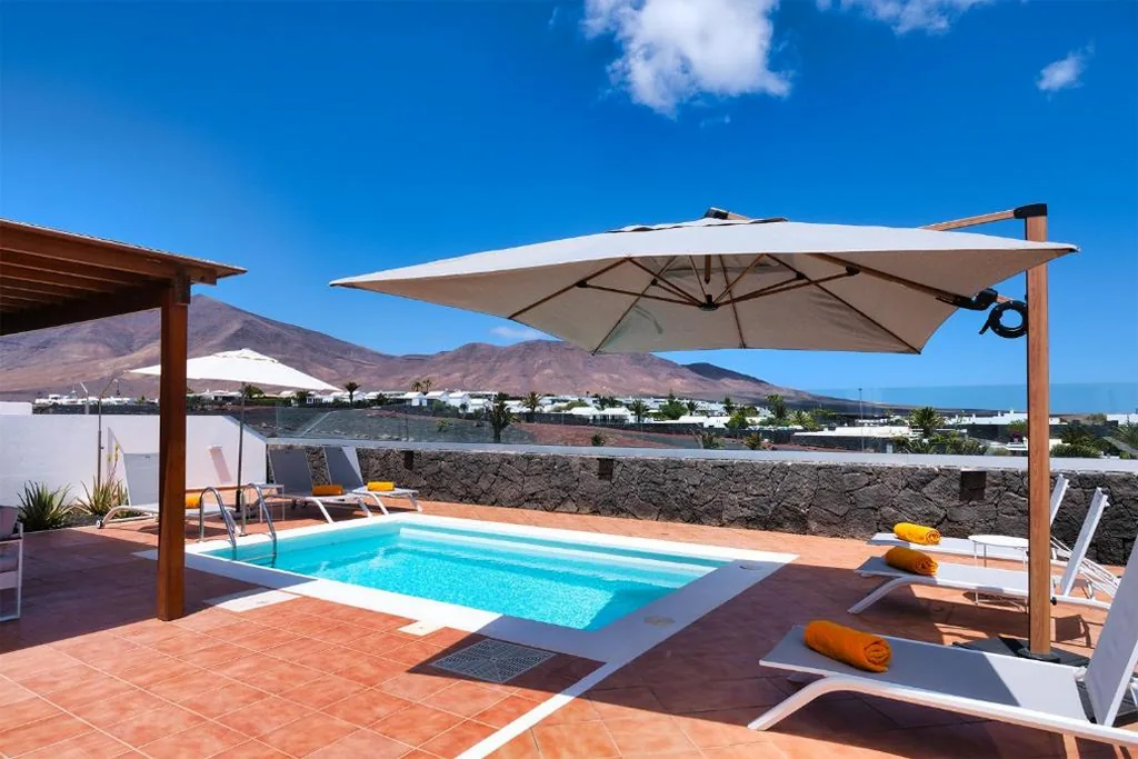 一棟貸し — Lanzarote Paradise - Private Pool, Air-Con and BBQ By Lanzarote Vacation Homes