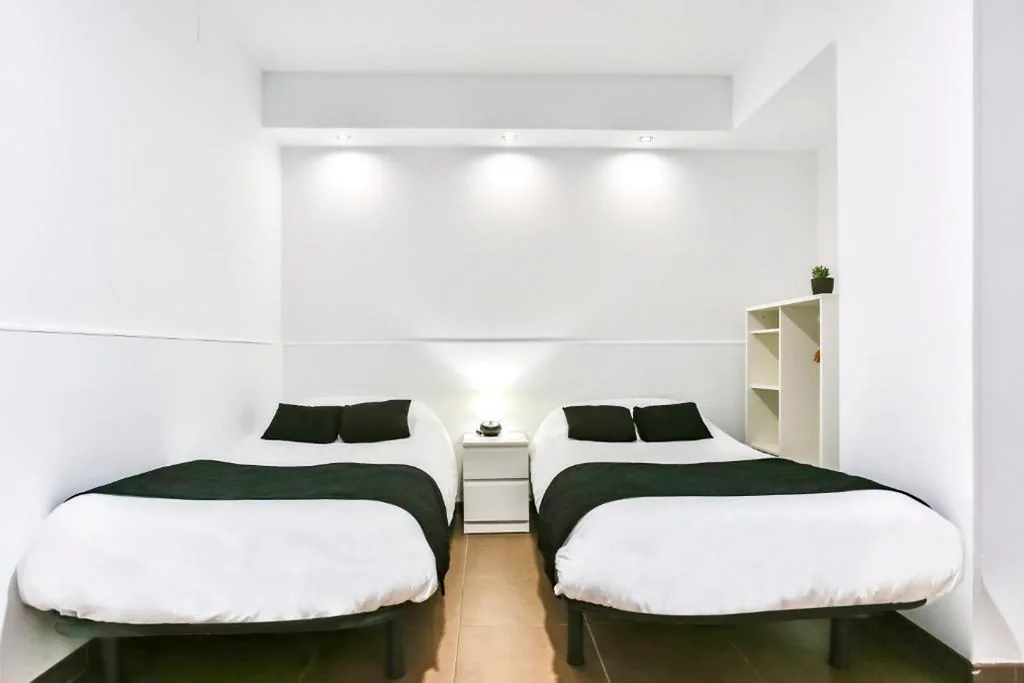 Quarto Duplo com casa de banho privativa - 2 camas — Laramond Barcelona Rooms by Casa Consell