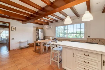 Large 4-Bed Villa 10 guests, mountain and beach, at 30' from Barcelona & 10' from F1 Circuit — photo 3