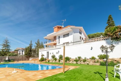 Large 4-Bed Villa 10 guests, mountain and beach, at 30' from Barcelona & 10' from F1 Circuit — photo 4