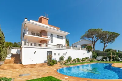 Large 4-Bed Villa 10 guests, mountain and beach, at 30' from Barcelona & 10' from F1 Circuit — photo 10