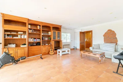Large 4-Bed Villa 10 guests, mountain and beach, at 30' from Barcelona & 10' from F1 Circuit — photo 12