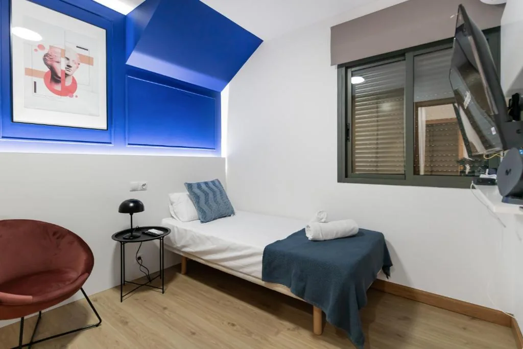 共用バスルーム付きシングルルーム — Large Attic Las Canteras Rooms - Only adults