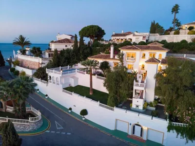 Large Family Villa 500m From Beach with Stunning Views — photo 5
