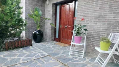 Large house surrounded by nature — foto 12