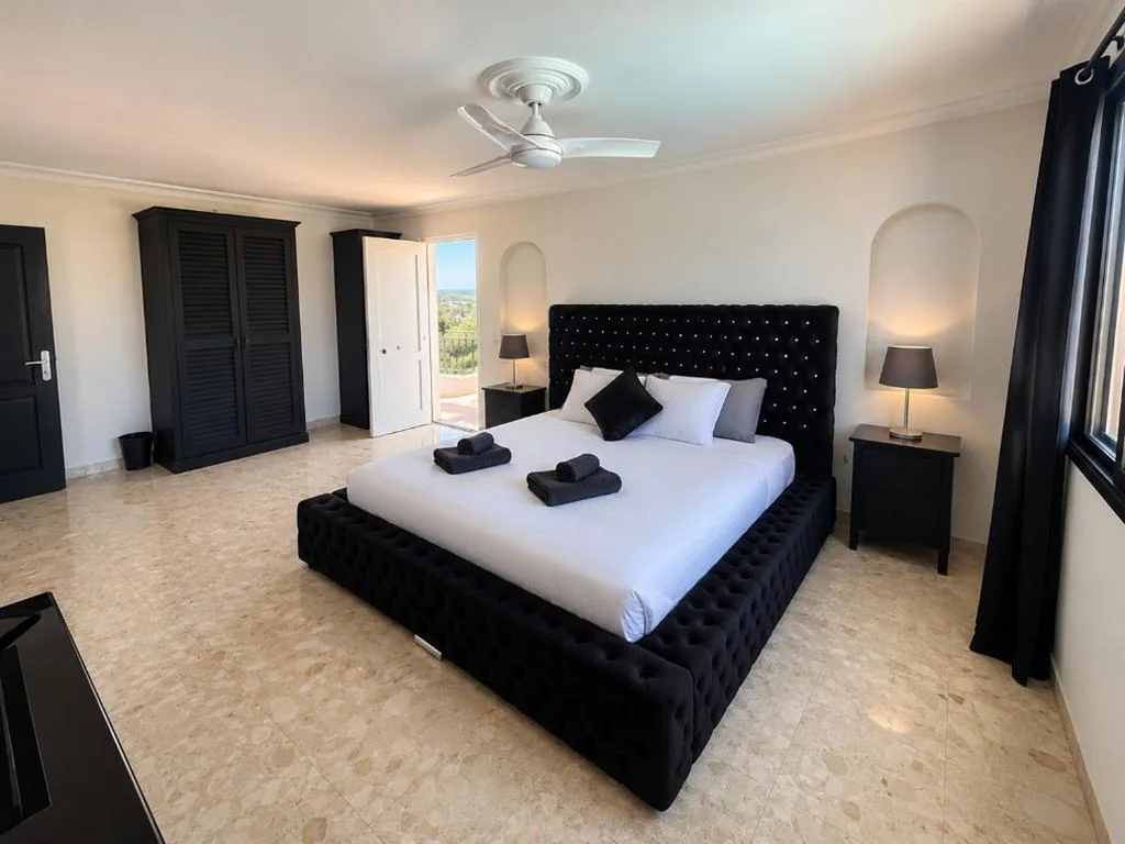 Large Villa in Maspalomas with Huge Private Pool, Jacuzzi & Gym