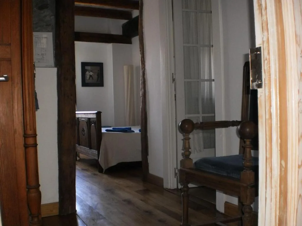 Camera matrimoniale con vista sul giardino — Larraenea Bed and Breakfast